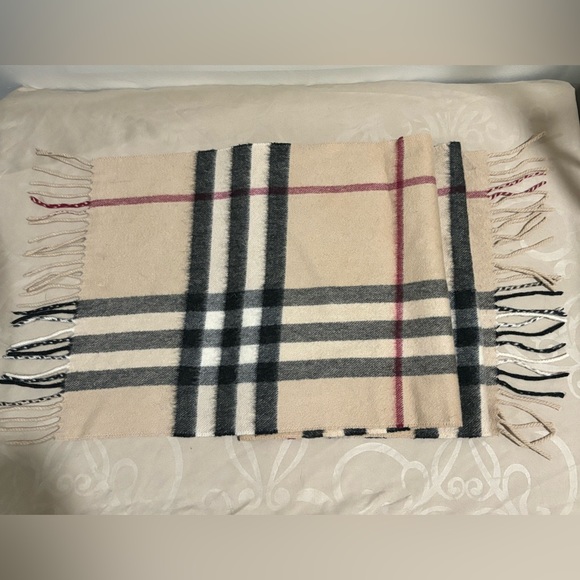Burberry Check Cashmere Scarf - Picture 4 of 9